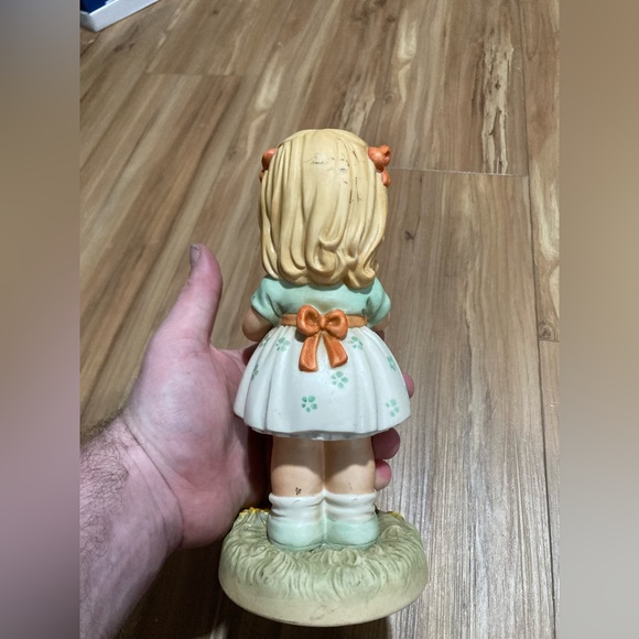 Memories of Yesterday “He Loves Me” from 1990 Figure - Picture 2 of 5